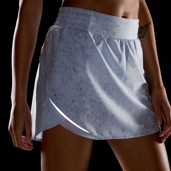 lululemon athletica Dresses & Skirts - Lululemon hotty hot skirt
